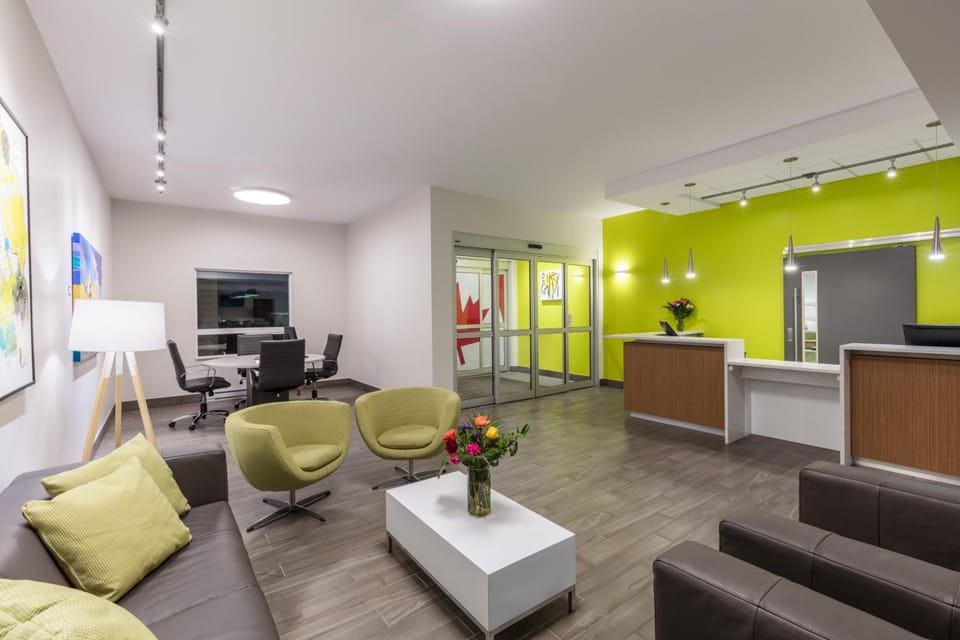Super 8 By Wyndham Winnipeg East Mb Hotel in Winnipeg