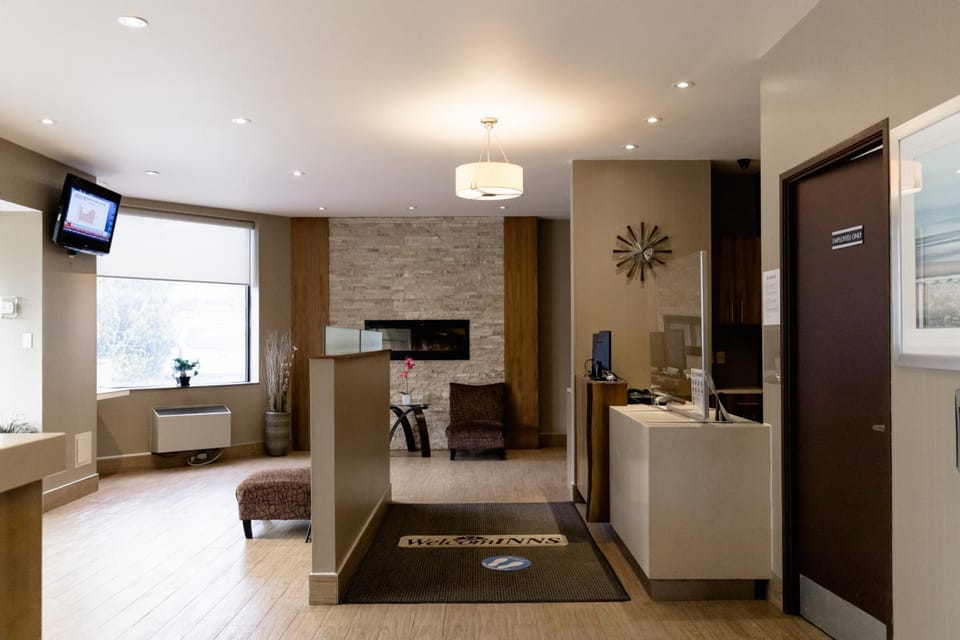 Shared lounge/TV area