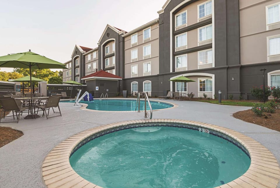 La Quinta Inn & Suites by Wyndham Alexandria Airport Hotel in Alexandria