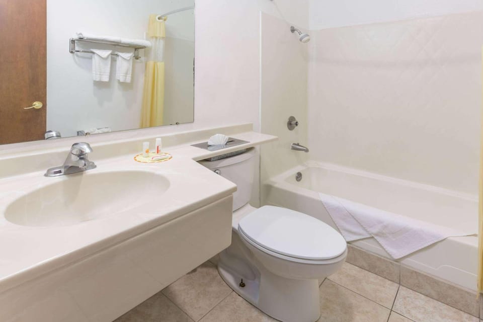 Days Inn by Wyndham Medford Hotel in Medford