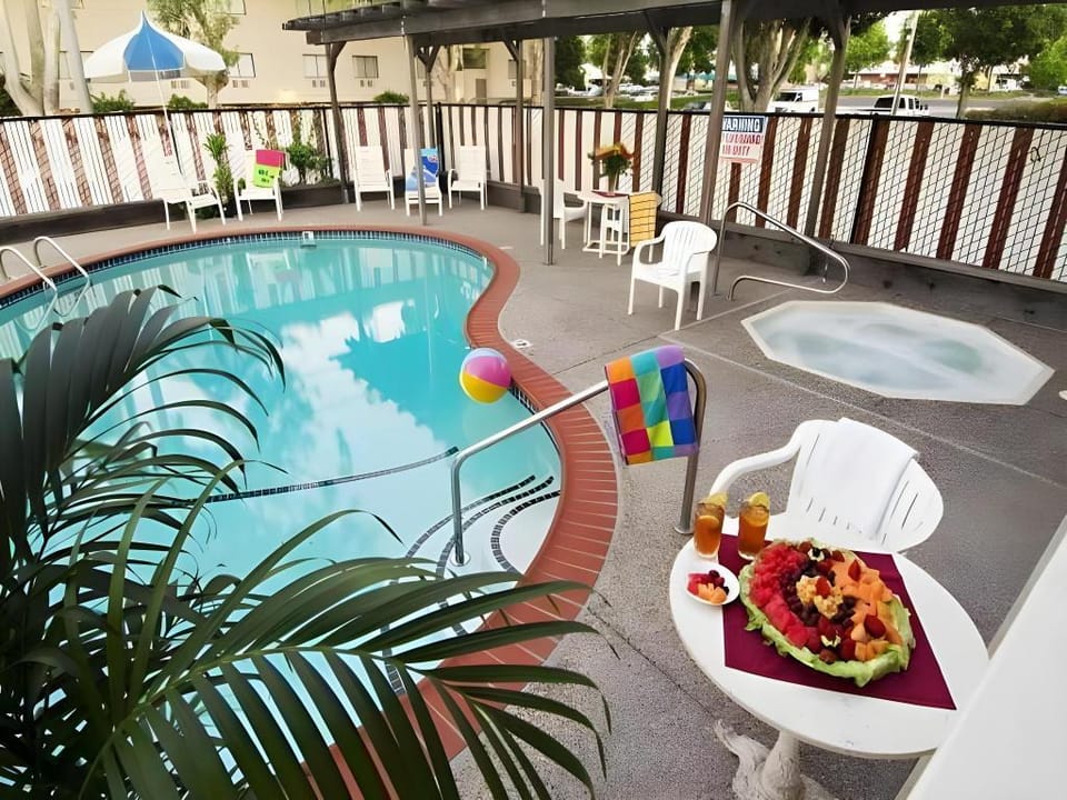 Cherry Orchard Inn Hotel in Santa Clara