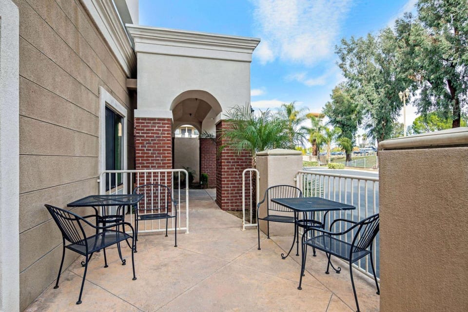 La Quinta Inn & Suites by Wyndham Temecula Hotel in Temecula