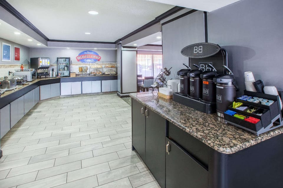 Americas Best Value Inn Canton Hotel in Canton