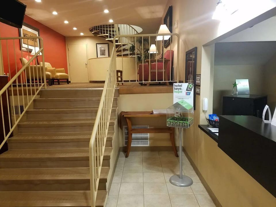 MainStay Suites Indianapolis Northwest - College Park Hotel in Pike Township