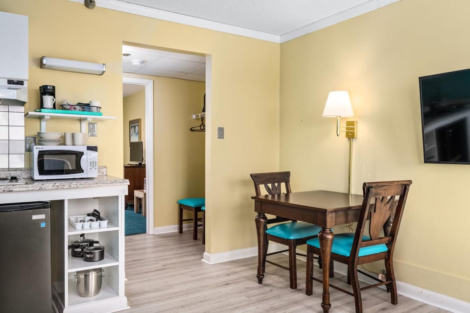 Cayman Suites Hotel Hotel in Ocean City