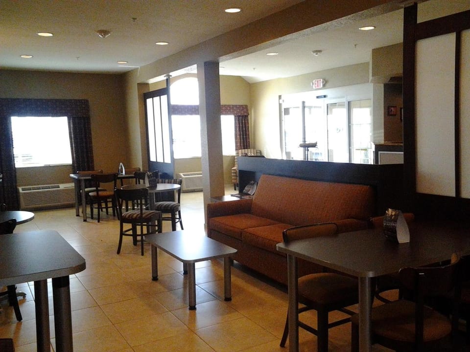 Microtel Inn & Suites by Wyndham Cotulla Hotel in Cotulla