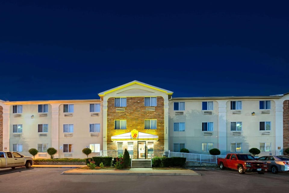 Super 8 By Wyndham Plano/Dallas Area Hotel in Plano