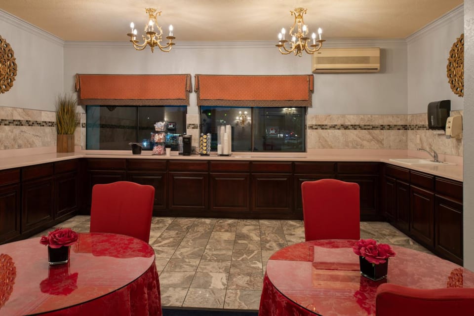Carlyle Hotel Hotel in Campbell