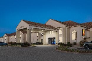 Super 8 Olive Branch Hotel in Olive Branch