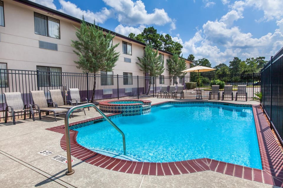 Super 8 by Wyndham Cleveland TX Hotel in Texas