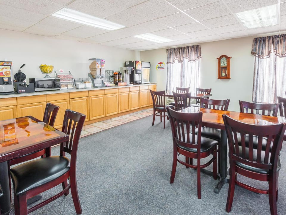 Super 8 By Wyndham Miamisburg Dayton S Area Oh Hotel in Miamisburg