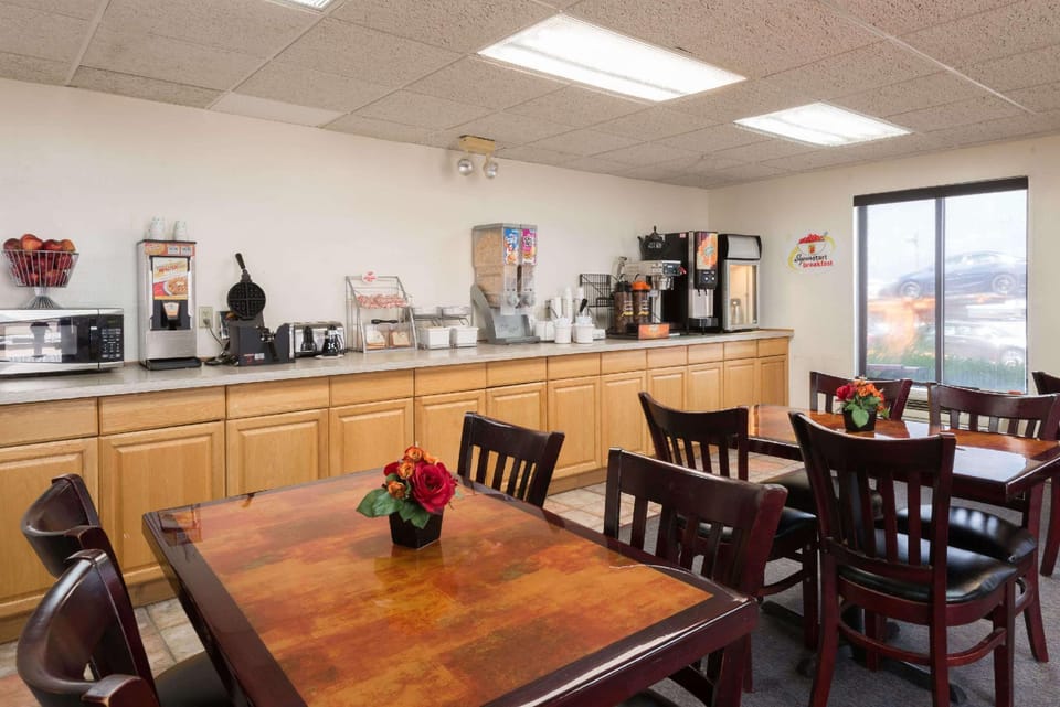 Super 8 By Wyndham Miamisburg Dayton S Area Oh Hotel in Miamisburg