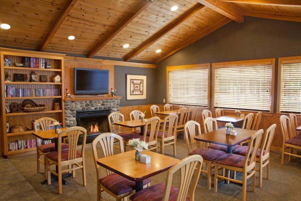 Poulsbo Inn & Suites Hotel in Poulsbo