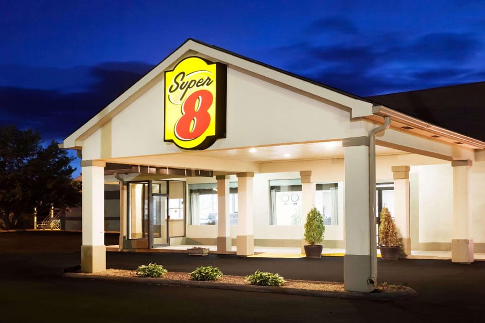 Super 8 By Wyndham Monteagle Tn Hotel in Monteagle