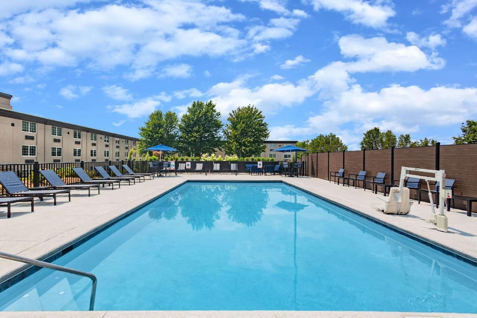 La Quinta Inn & Suites by Wyndham Joplin Hotel in Joplin