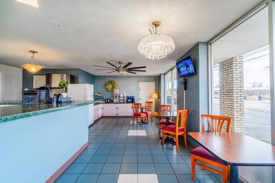 Ozark Junction mountain view by OYO Hotel in Mountain View