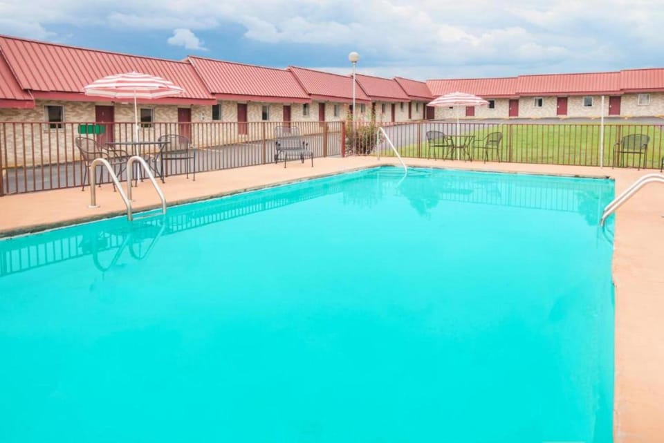 Ozark Junction mountain view by OYO Hotel in Mountain View