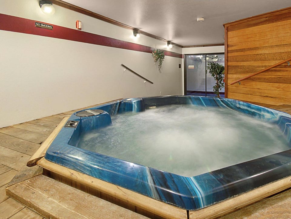 Super 8 By Wyndham Concordia Hotel in Kansas