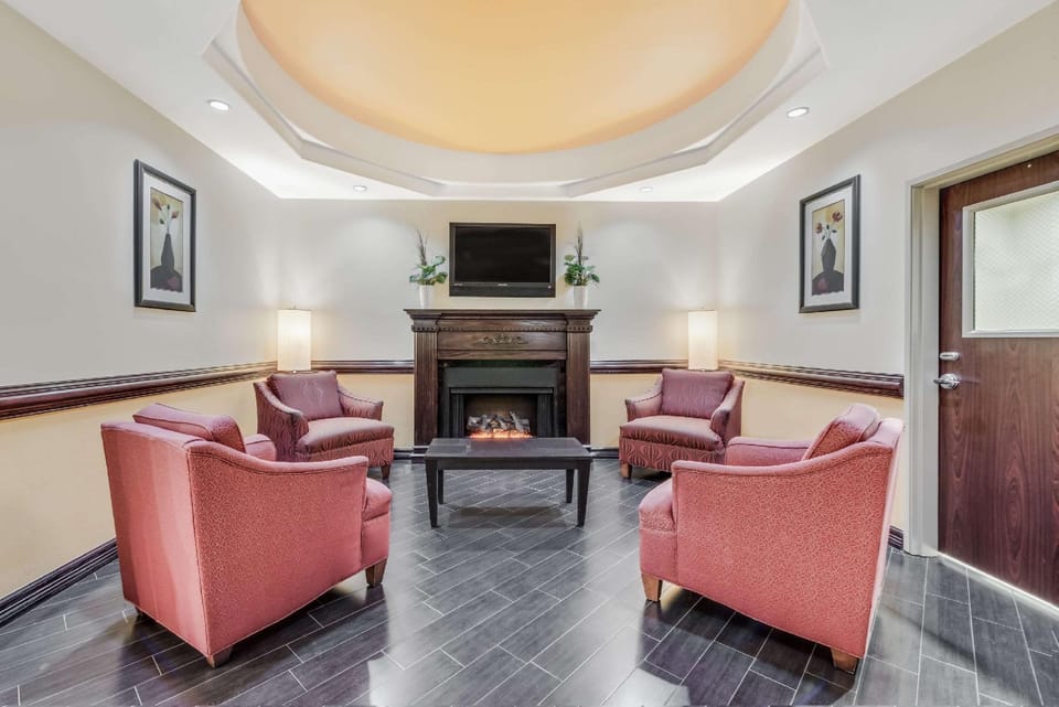 Super 8 By Wyndham Hidalgo/Mcallen Area Hotel in McAllen