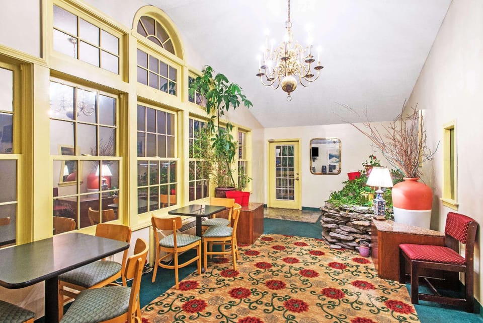 Knights Inn - Hadley MA Motel in Hadley