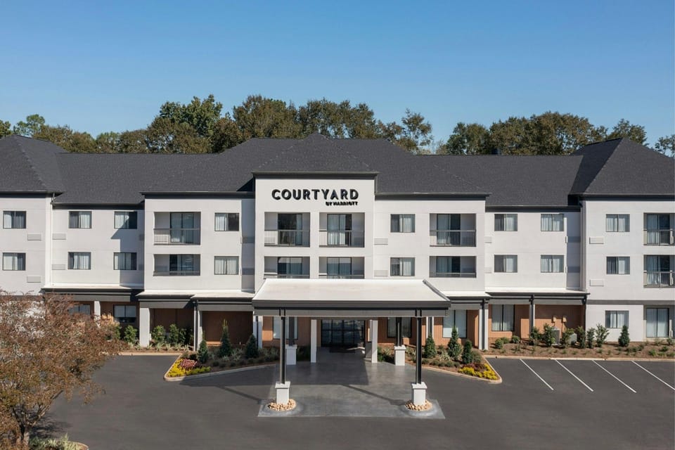 Courtyard by Marriott Dothan Hotel in Dothan