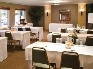 Larkspur Landing Extended Stay Suites Hillsboro Hotel in Hillsboro