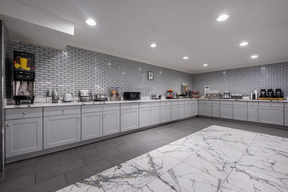 Baymont by Wyndham Louisville Airport South Hotel in Louisville