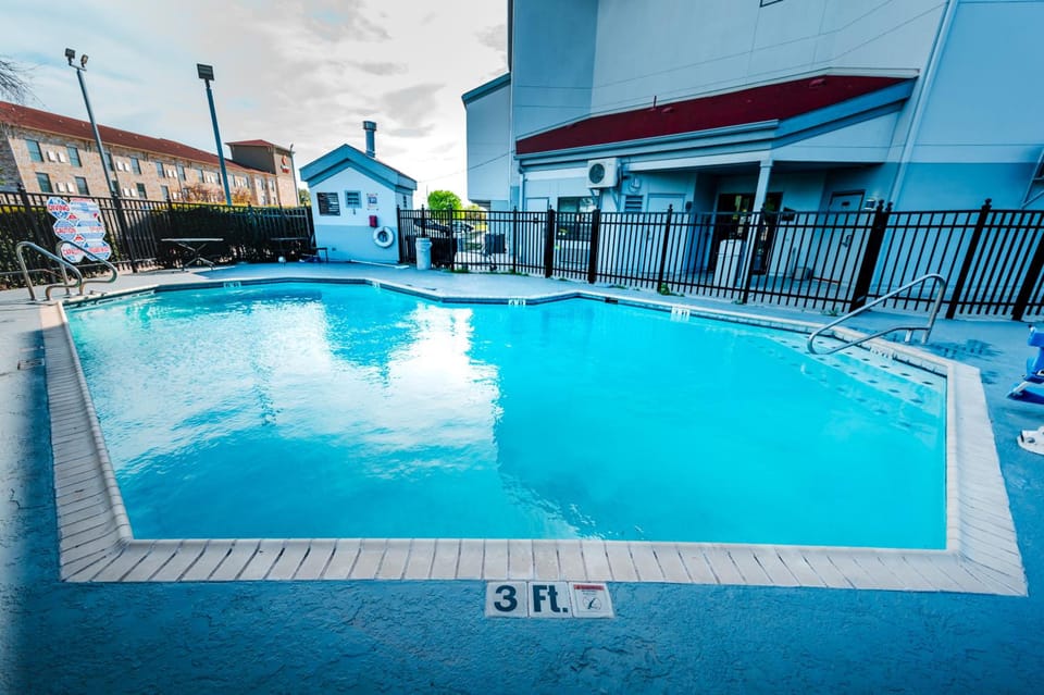 Red Roof Inn San Antonio - Seaworld/ Northwest Hotel in San Antonio