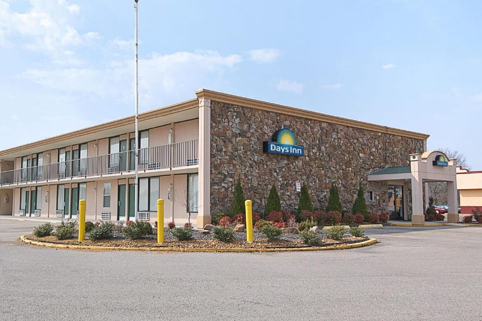 Days Inn by Wyndham Martin Hotel in Tennessee
