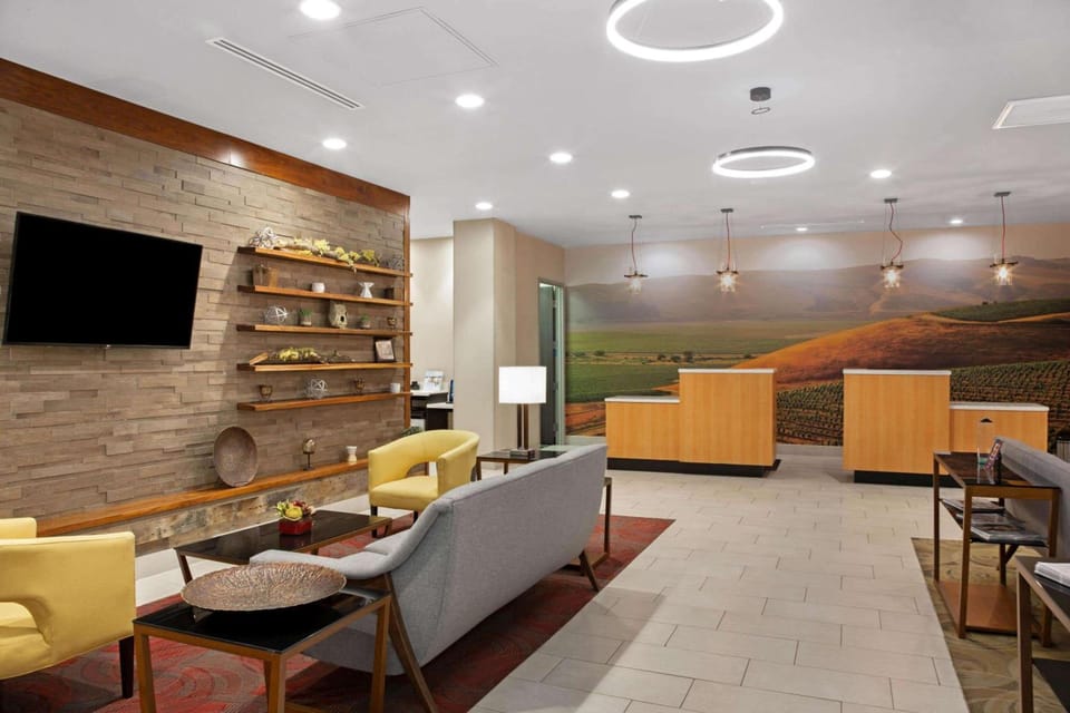 La Quinta Inn & Suites by Wyndham Morgan Hill-San Jose South Hotel in Morgan Hill