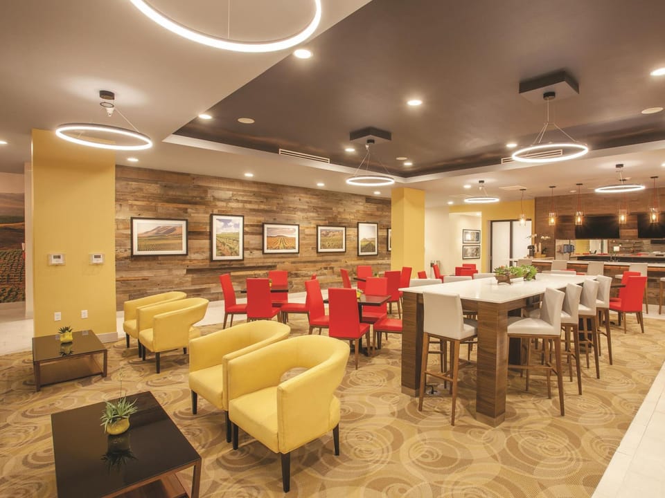 La Quinta Inn & Suites by Wyndham Morgan Hill-San Jose South Hotel in Morgan Hill