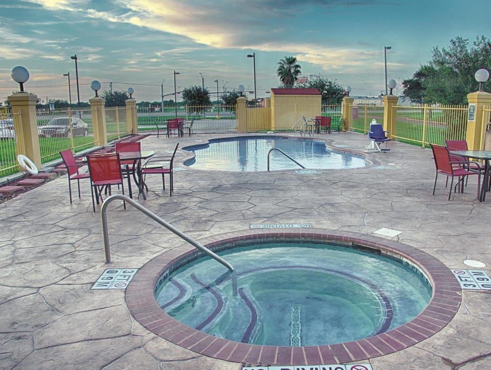 La Quinta Inn & Suites by Wyndham Alice Hotel in Rio Grande