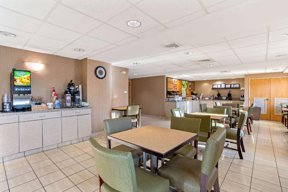 La Quinta Inn & Suites by Wyndham Boston Somerville Hotel in Somerville