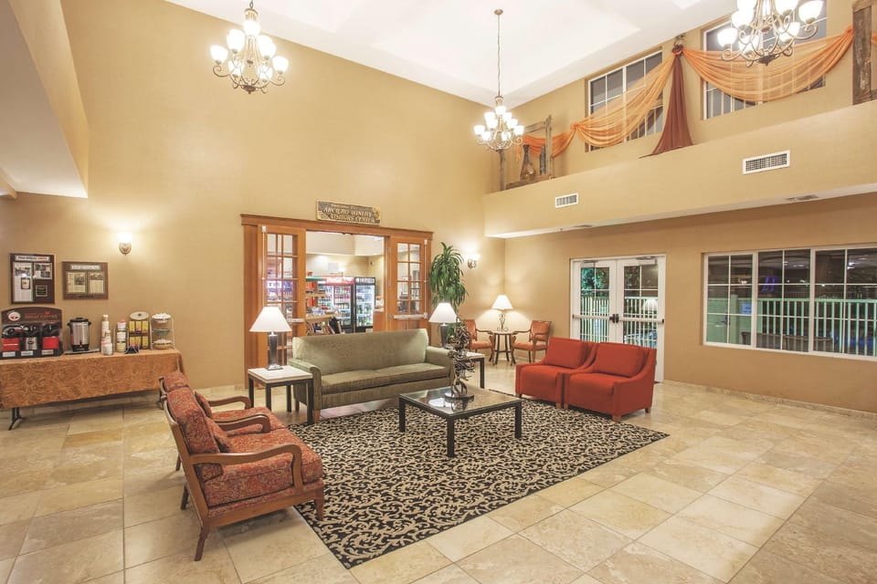 La Quinta Inn & Suites by Wyndham Paso Robles Hotel in Paso Robles