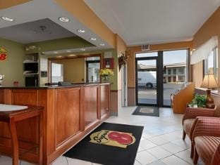 Super 8 By Wyndham Chicago - Rosemont - O'Hare Hotel in River Grove