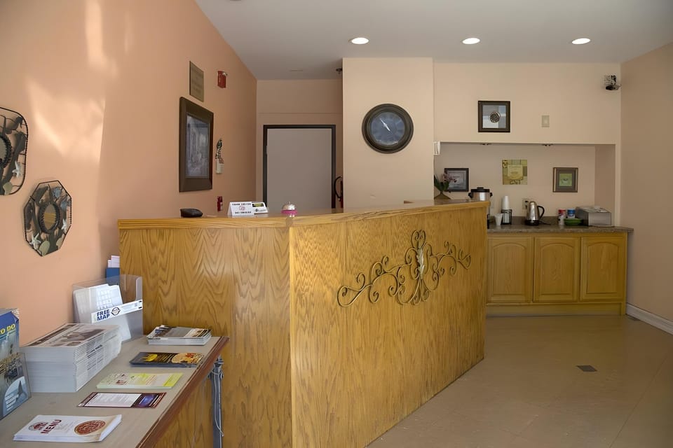 Harborview Inn & Suites-Convention Center-Airport-Gaslamp-Seaworld-Zoo-Balboa Park Motel in San Diego