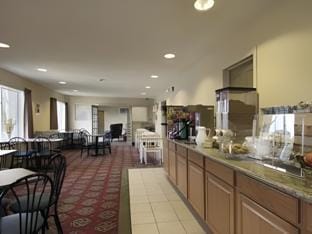 Howard Johnson by Wyndham Springfield Hotel in Springfield