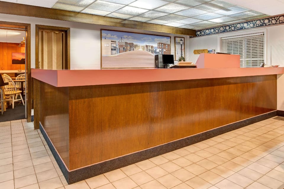 Super 8 by Wyndham Walnut Hotel in Iowa