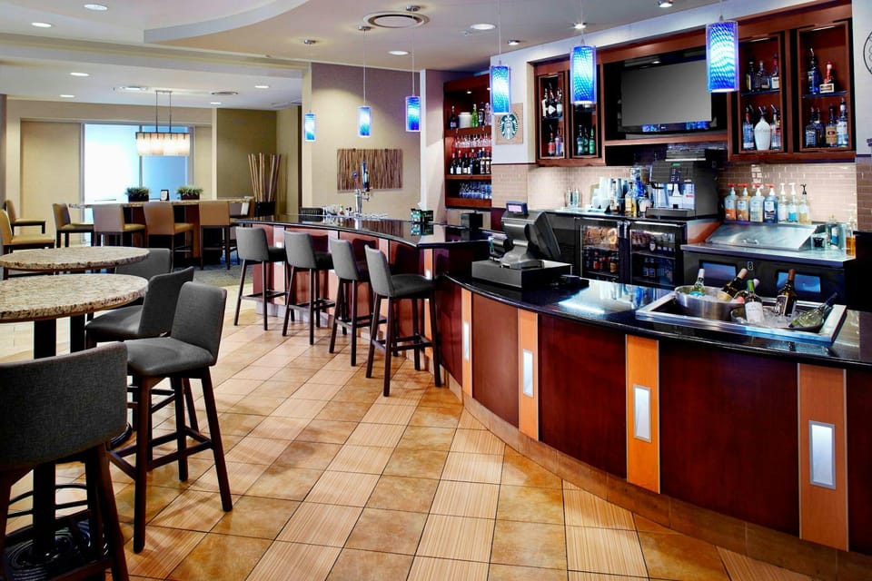 Courtyard by Marriott Hamilton Hotel in Hamilton