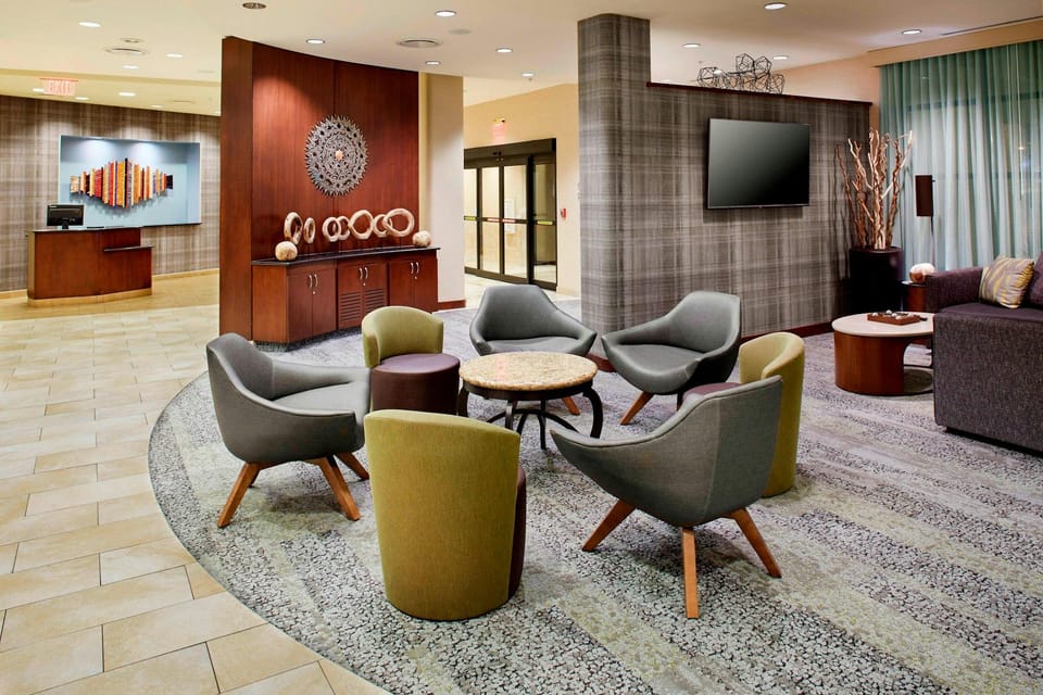 Courtyard by Marriott Hamilton Hotel in Hamilton