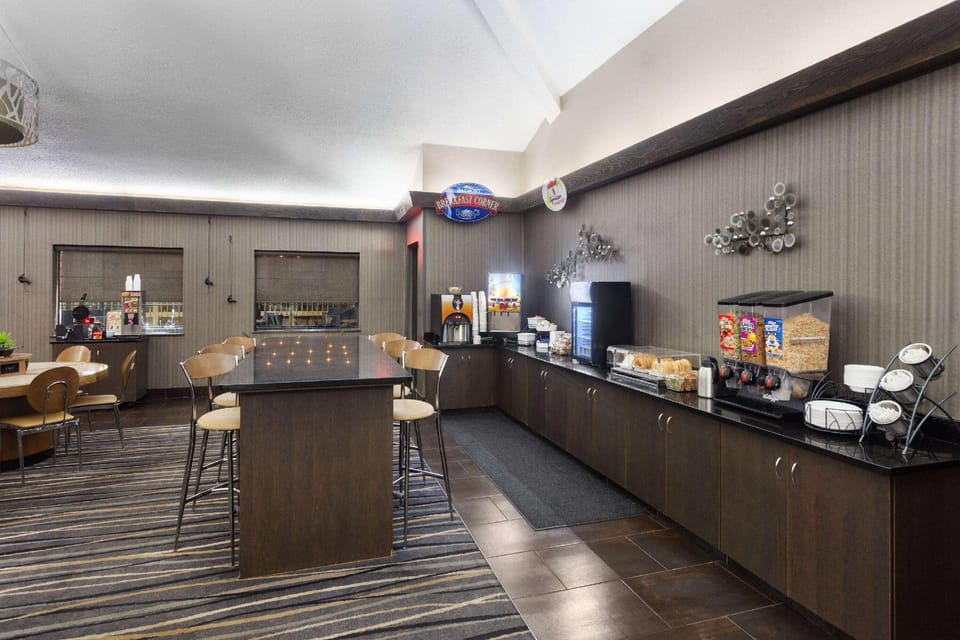 Super 8 By Wyndham Copley Akron Hotel in Fairlawn