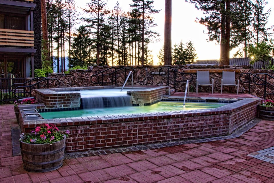 Hotel Azure Hotel in Al Tahoe