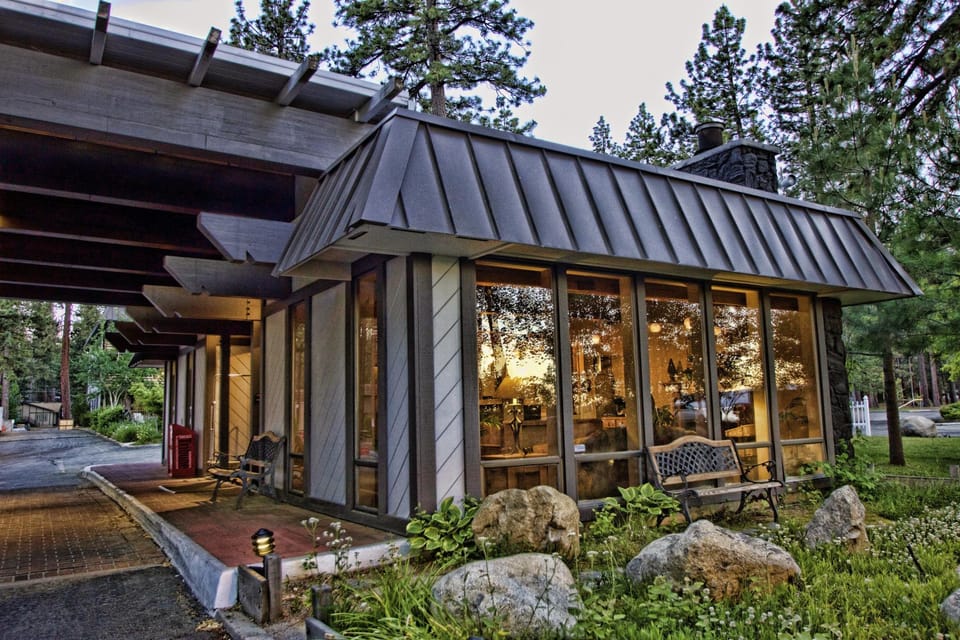 Hotel Azure Hotel in Al Tahoe