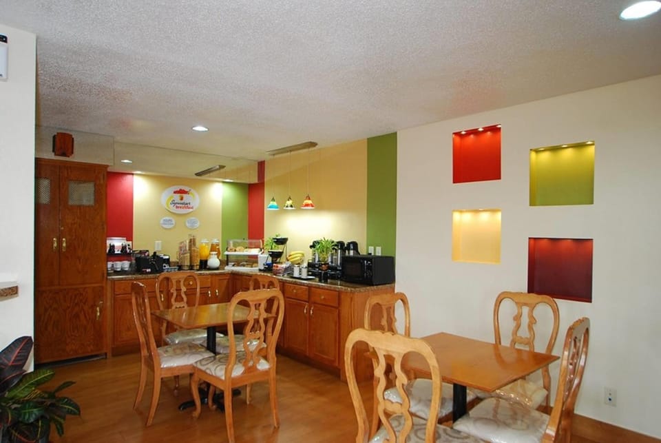 Super 8 By Wyndham Anderson/Clemson Area Hotel in Anderson