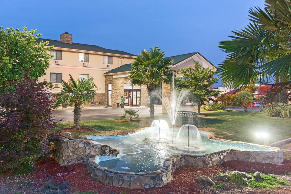 Super 8 By Wyndham Anderson/Clemson Area Hotel in Anderson