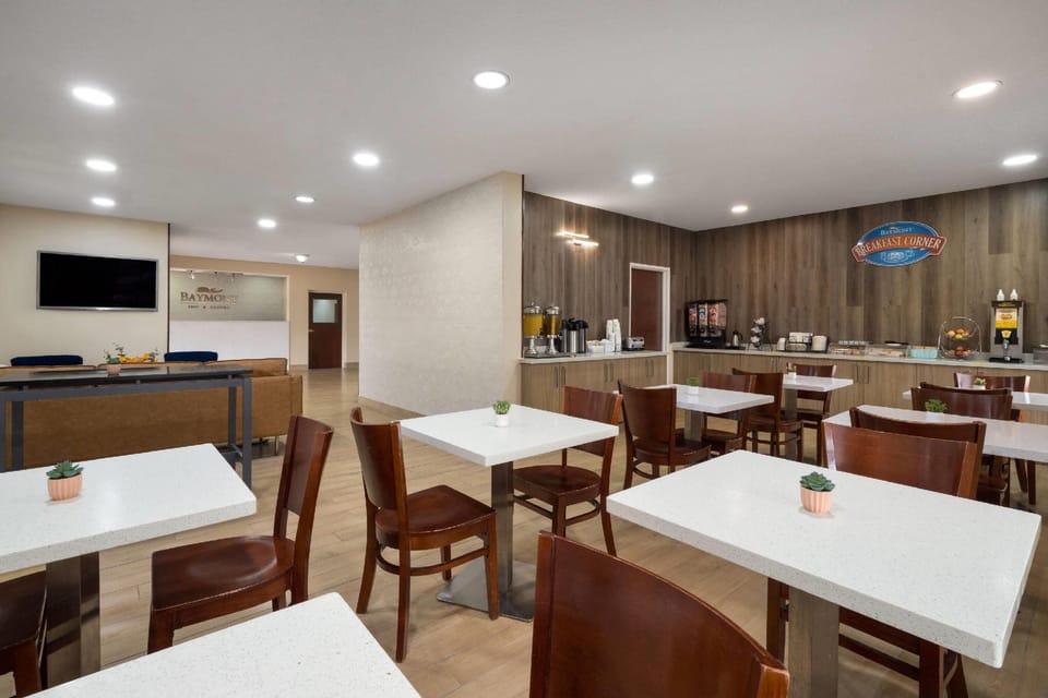 Baymont by Wyndham Savannah/Garden City Hotel in Savannah