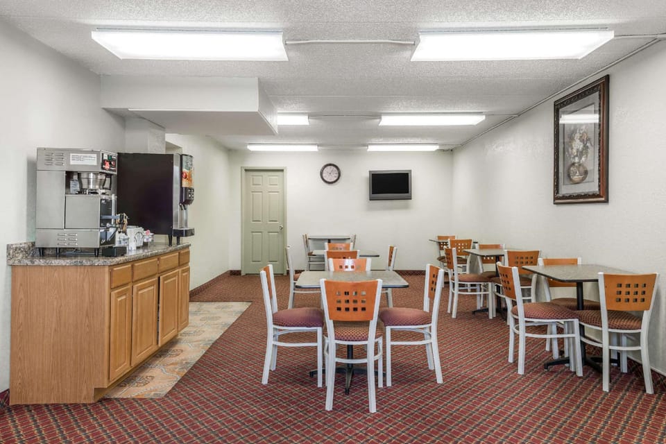 Days Inn & Suites by Wyndham Springfield on I-44 Hotel in Springfield