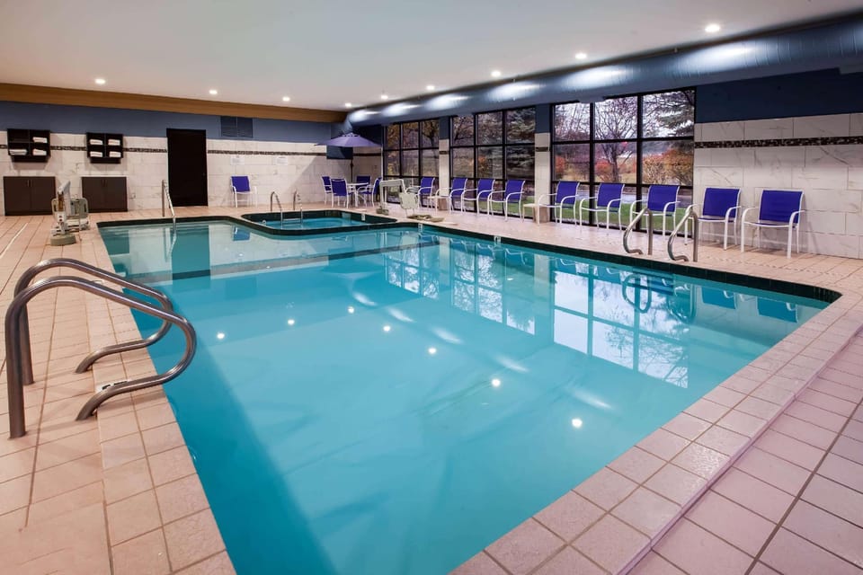 Baymont by Wyndham Traverse City Hotel in Traverse City