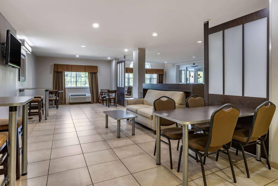 Microtel Inn & Suites by Wyndham Sylva Dillsboro Area Hotel in Dillsboro