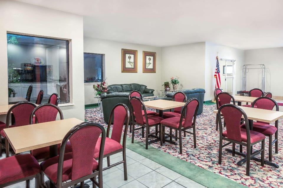 Super 8 By Wyndham Pevely Hotel in Missouri